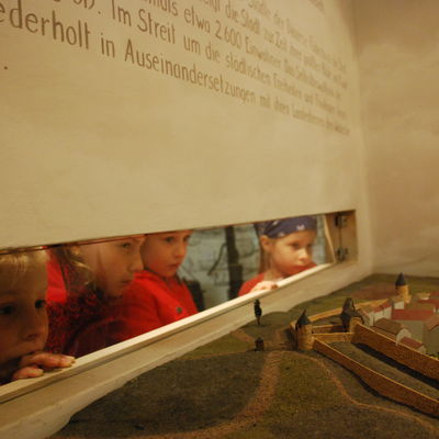 Bild vergrößern: Stadtmodell im Museum