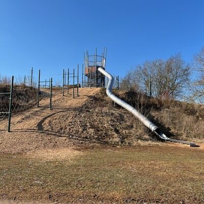 Bild vergrößern: Große Rutsch Spielplatz Laake