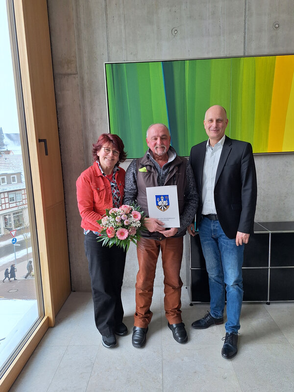 Bild vergr&ouml;&szlig;ern: B�rgermeister Kieweg mit Werner Degowski