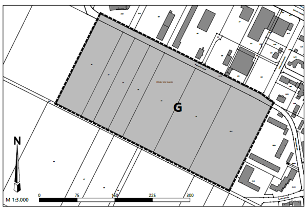 Lageplan zur Abgrenzung des r&auml;umlichen Geltungsbereiches der beschlossene 42. &Auml;nderung des Fl&auml;chennutzungsplans &raquo;Weizacker Stra&szlig;e, Hinter der Laake&laquo; in der Gemarkung Korbach. (gestrichelte Linie, genordet, ohne Ma&szlig;stab)