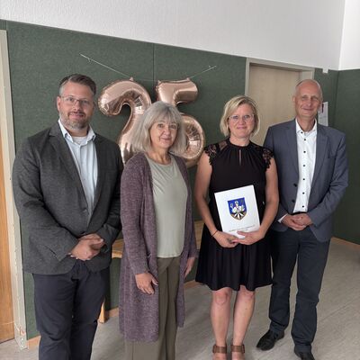 B&uuml;rgermeister Stefan Kieweg mit Ingo Sahl, Ute Jennemann und Saskia van der Heide