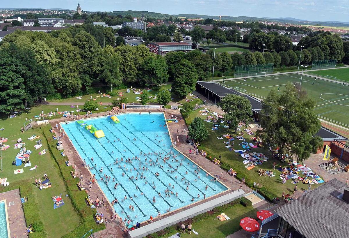 Luftbild des Korbacher Freibads