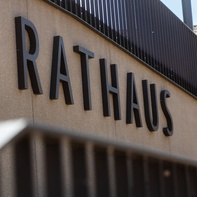 Bild vergr&ouml;&szlig;ern: Rathaus Schriftzug
